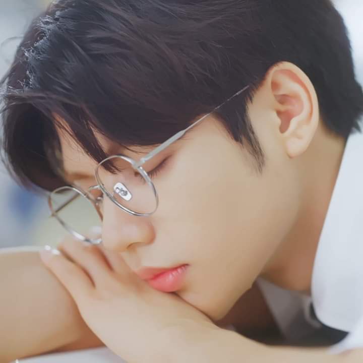 キム (HORI7ON)の最新写真