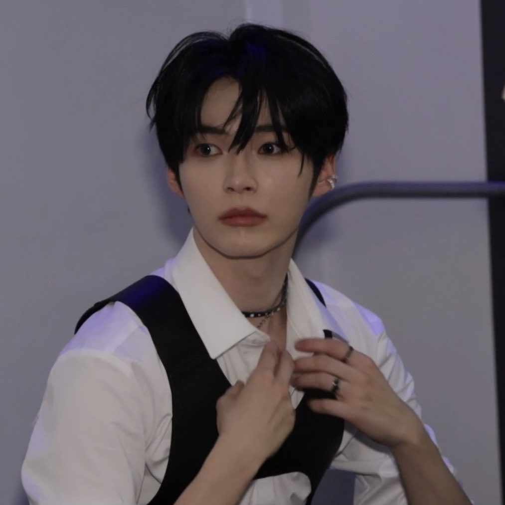 Potret di balik layar Sung Hanbin (ZEROBASEONE)