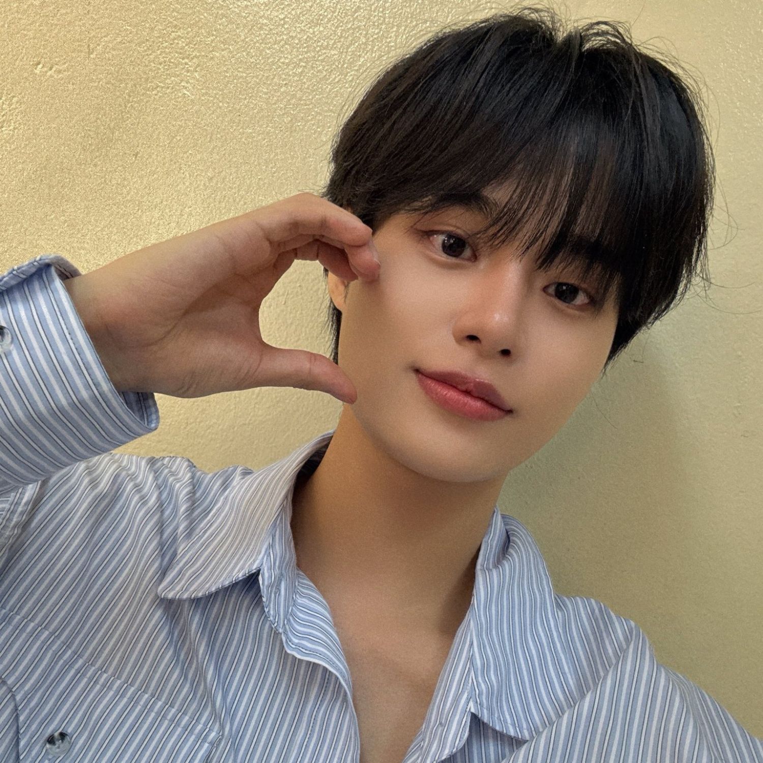 A moment captured by Lee Daehwi (AB6IX)'s fan