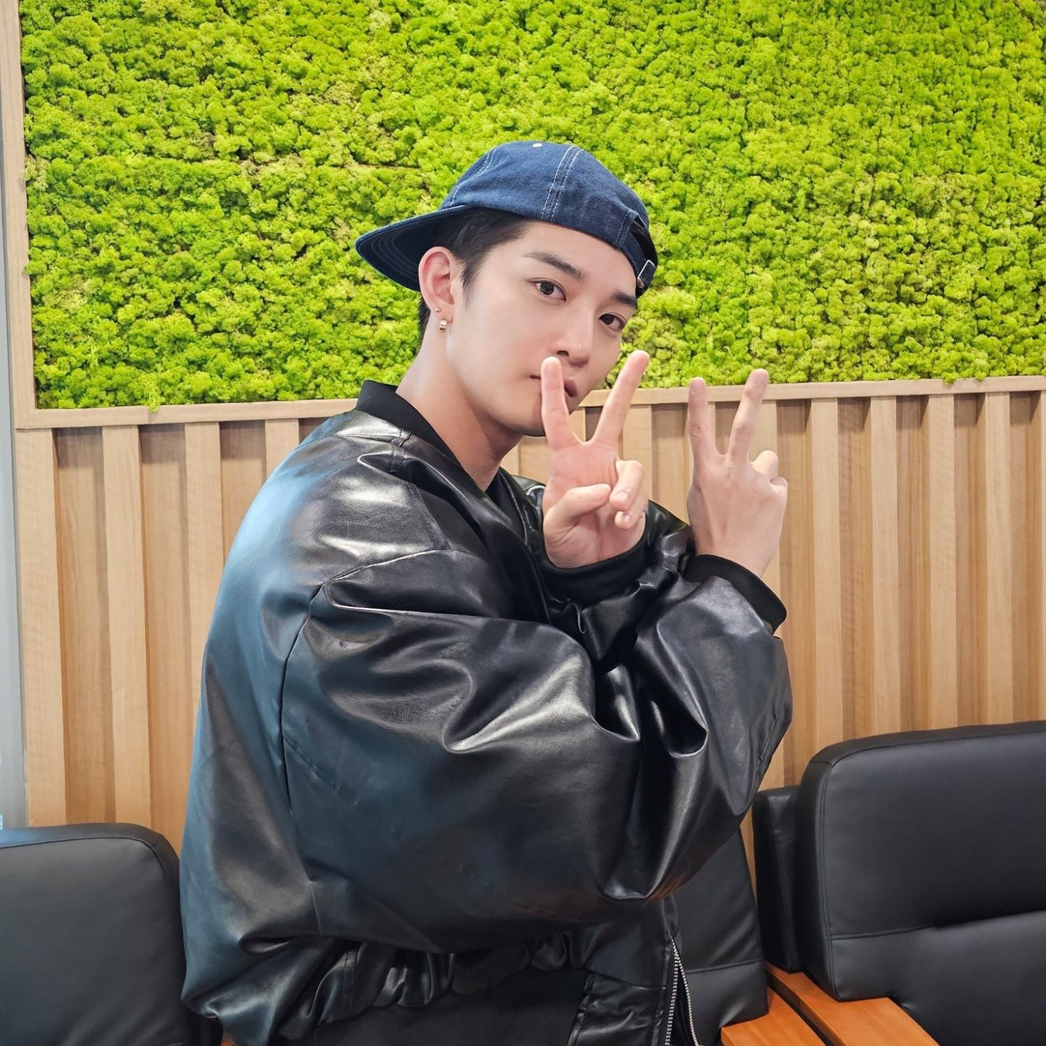 A moment captured by Bae Jinyoung's fan