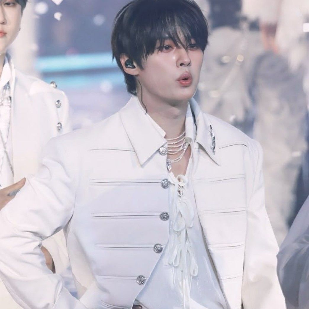 A moment captured by Lee Know (Stray Kids)'s fan