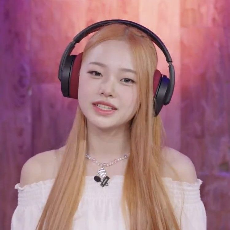 Recent activity shot of Park Boeun (CLASS:y)