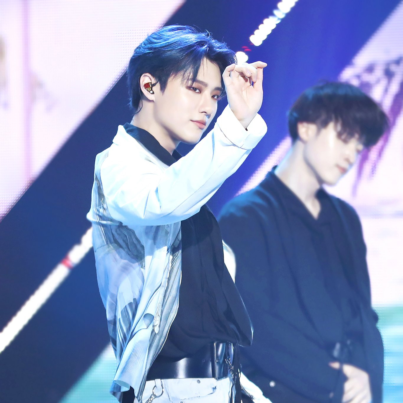 Behind-the-scenes cut of WOODZ