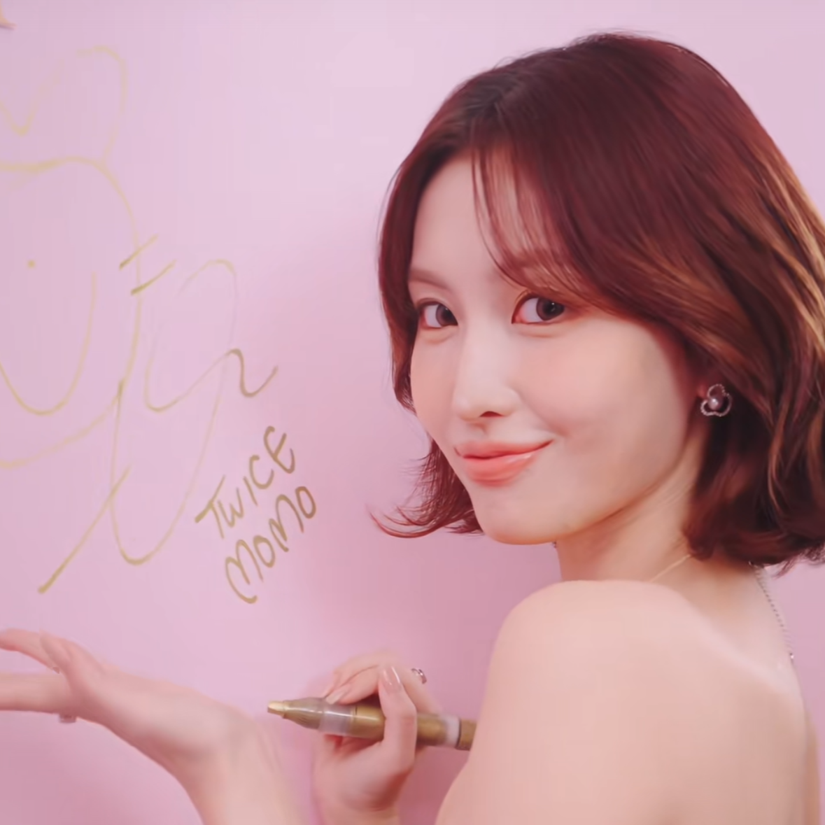 모모 (TWICE)의 최신 사진