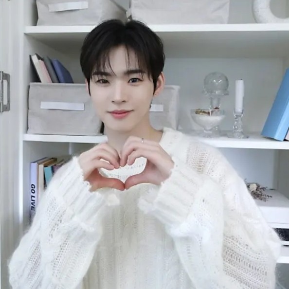 Signature photo of Hyojin (ONF) capturing their charm