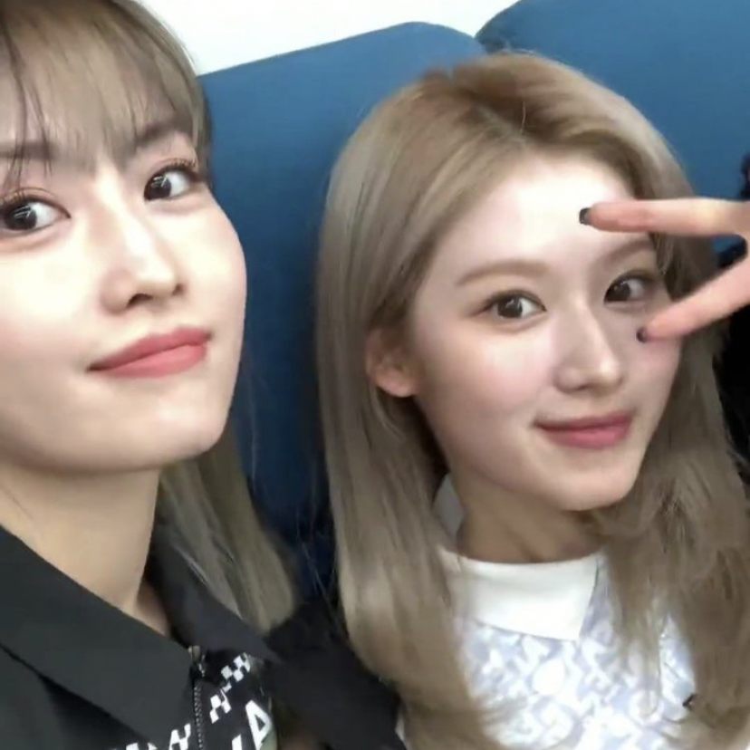 Momen yang diabadikan oleh penggemar Sana (TWICE)