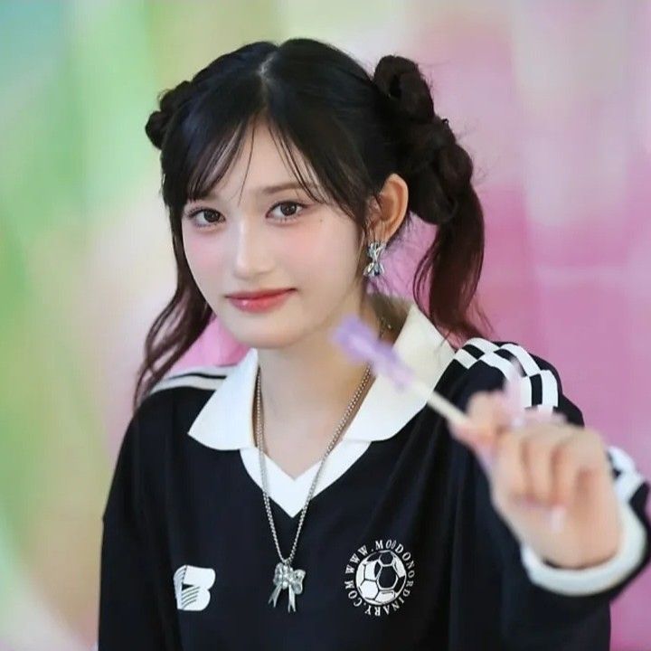 Latest photo of Leeseo (IVE)