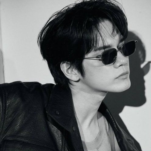 Signature photo of Ong Seongwu capturing their charm