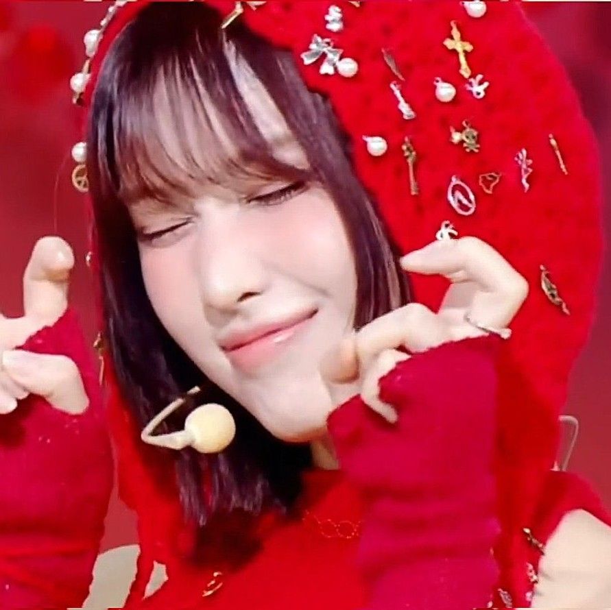 Recent activity shot of Momo (TWICE)