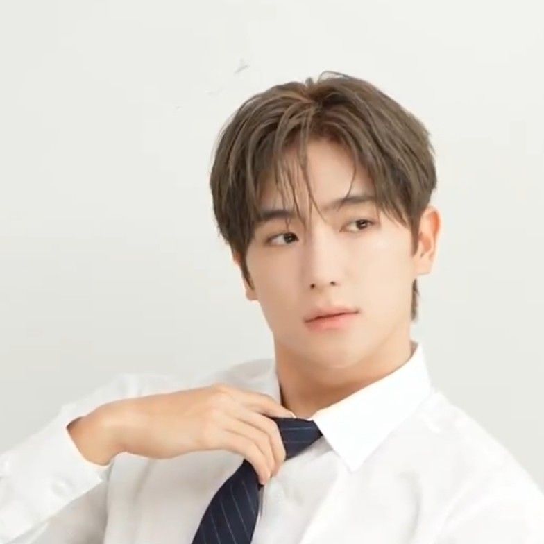 Recent activity shot of Hyunjae (THE BOYZ)