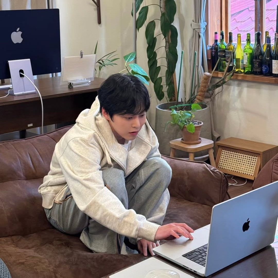 A moment captured by Xiumin (EXO)'s fan