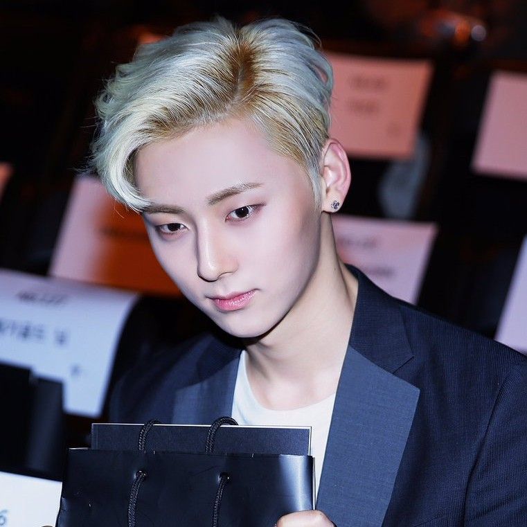 Behind-the-scenes cut of Hwang Minhyun