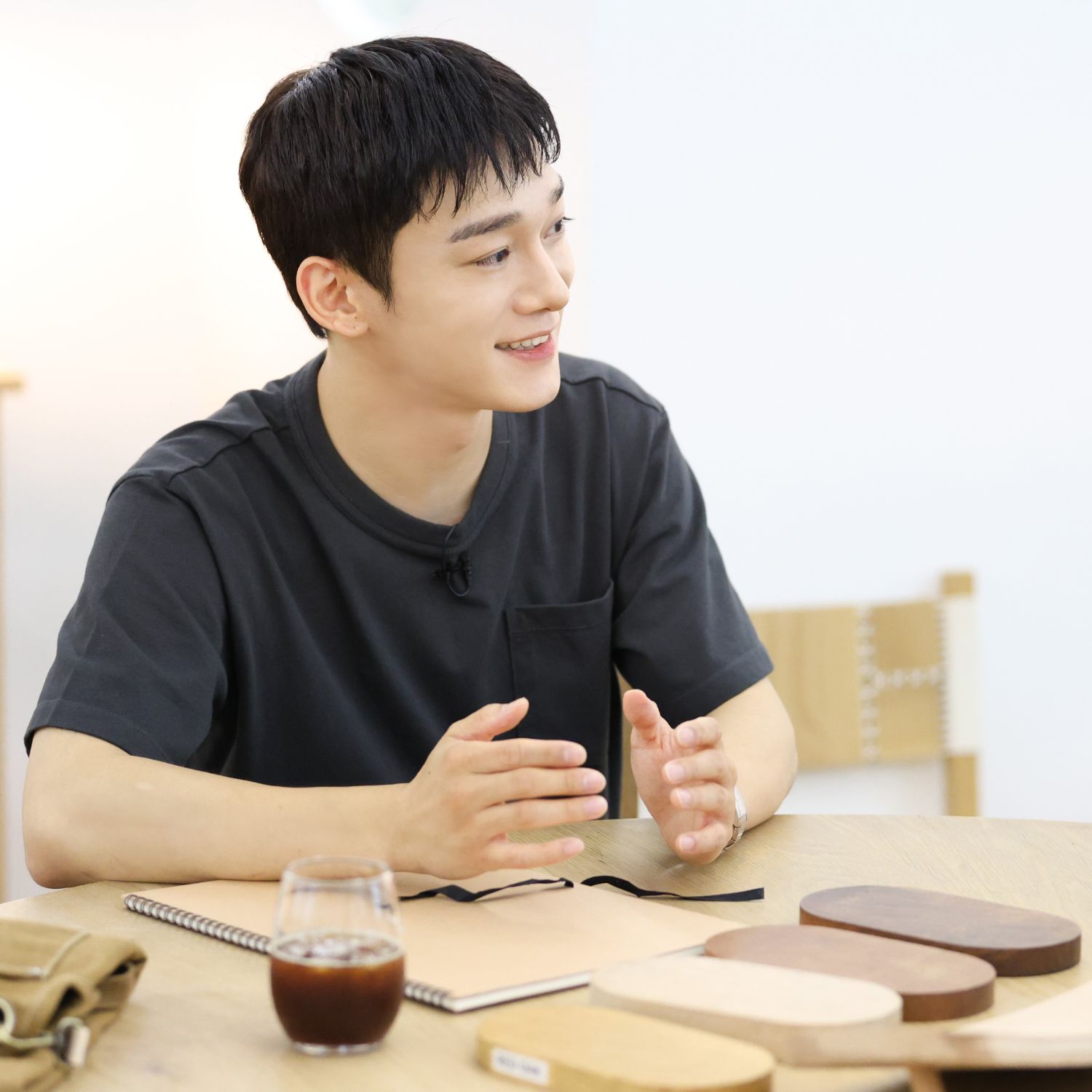 Behind-the-scenes cut of Chen (EXO)