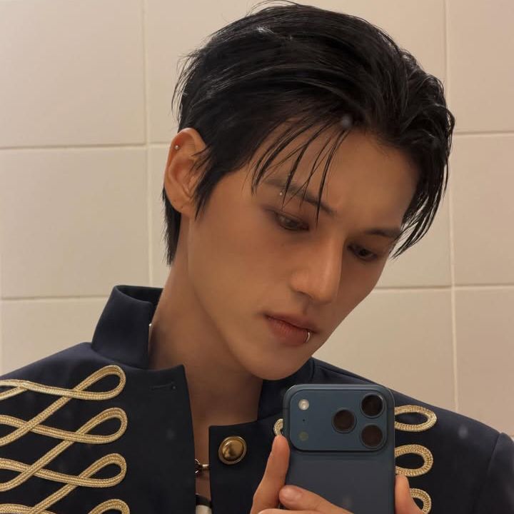 Behind-the-scenes cut of Wooyoung (ATEEZ)