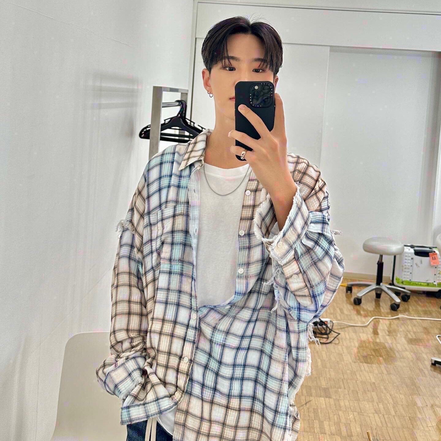 Recent activity shot of Hoshi (SEVENTEEN)