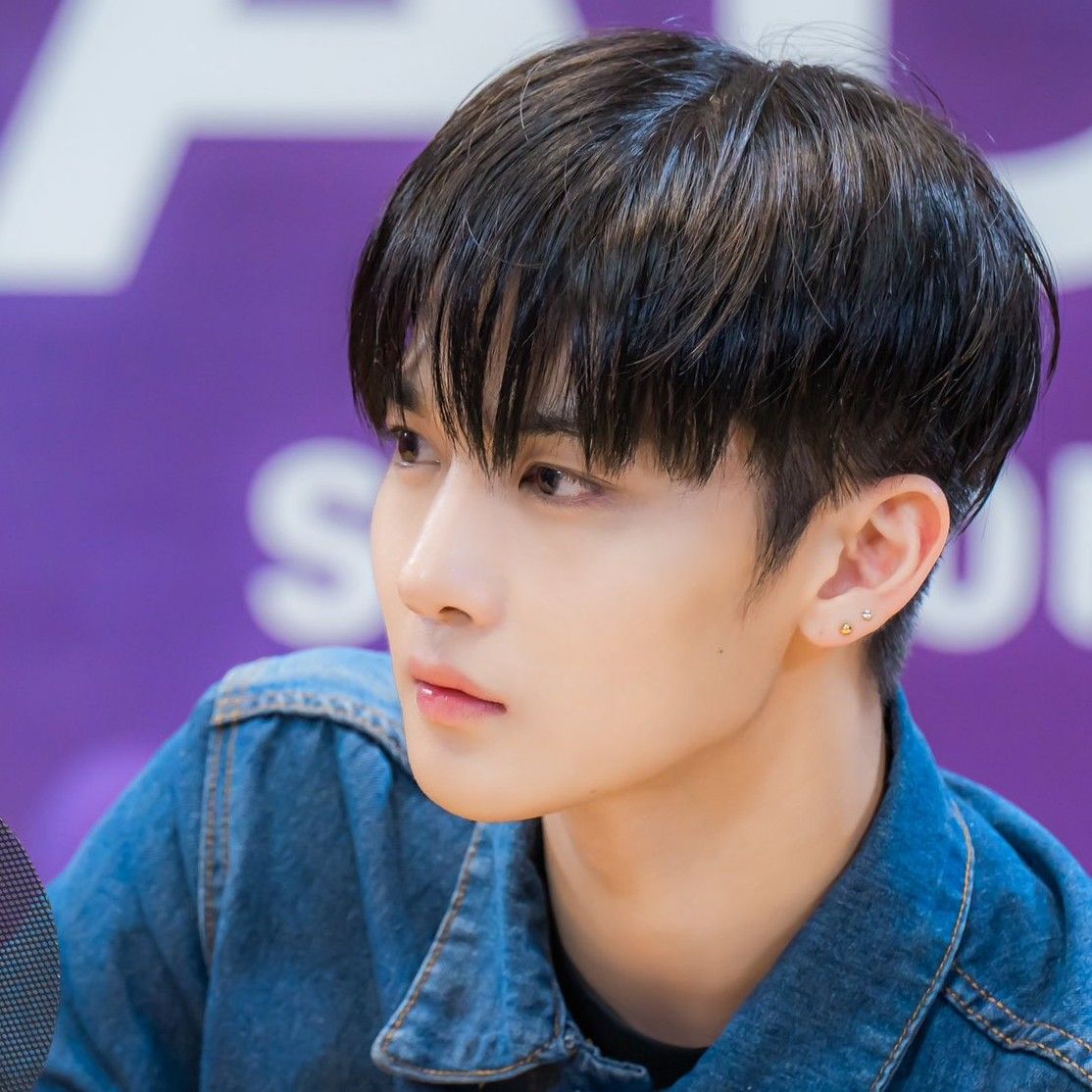 A moment captured by Bae Jinyoung's fan