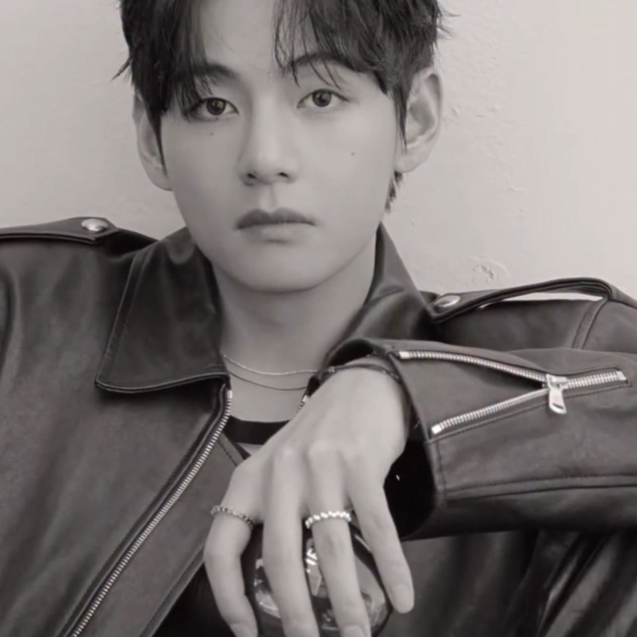 뷔 (방탄소년단) 최근 활동샷