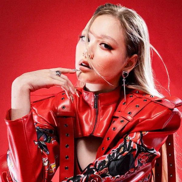 Behind-the-scenes cut of GIRLSET