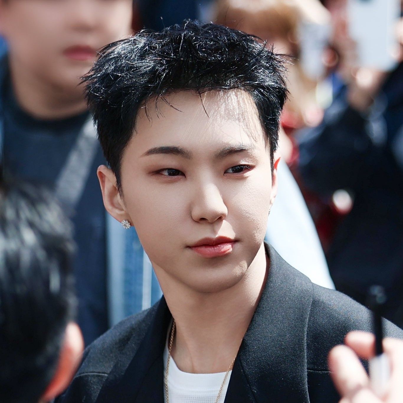 Behind-the-scenes cut of SEVENTEEN