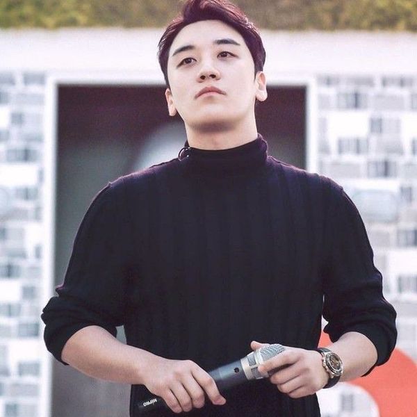 Signature photo of Seungri capturing their charm