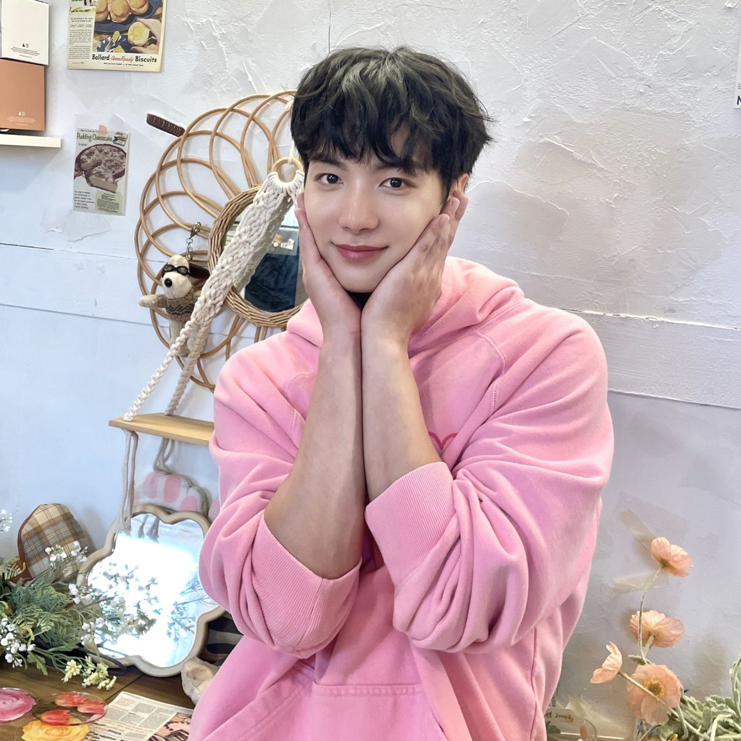 A moment captured by Kim Jonghyeon's fan