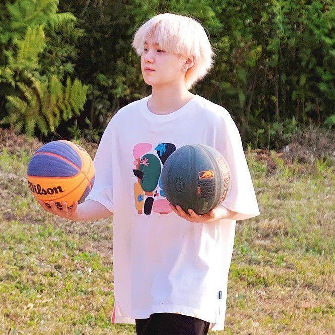 Behind-the-scenes cut of SUGA (BTS)