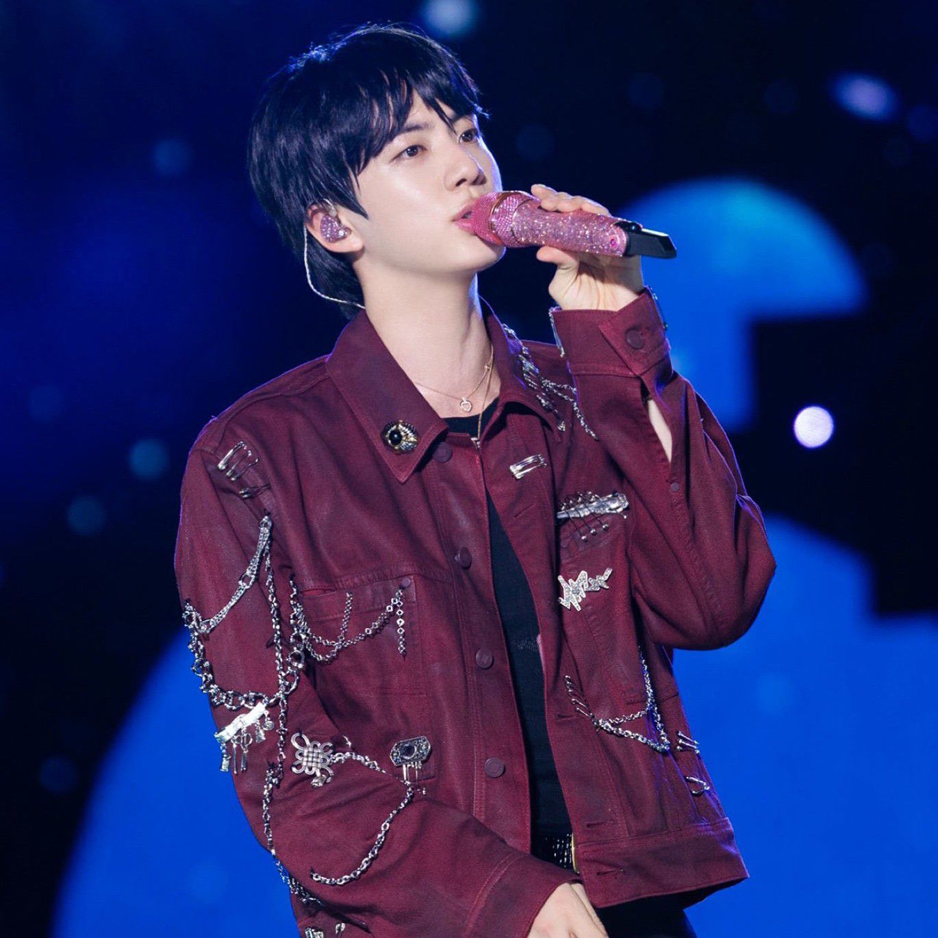 Momen yang diabadikan oleh penggemar Jin (BTS)