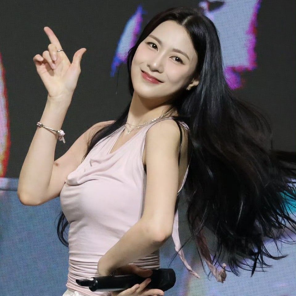 A moment captured by Oh Hayoung (Apink)'s fan