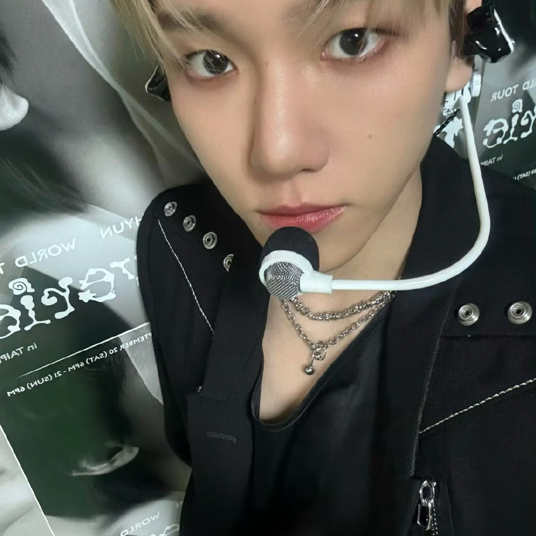 백현 (EXO)의 최신 사진