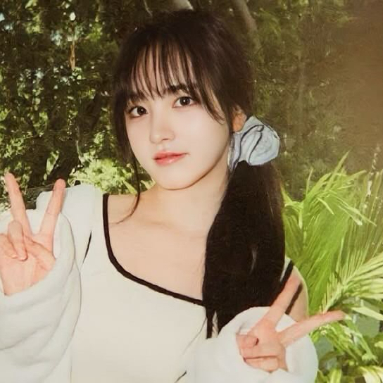 A moment captured by LIZ (IVE)'s fan