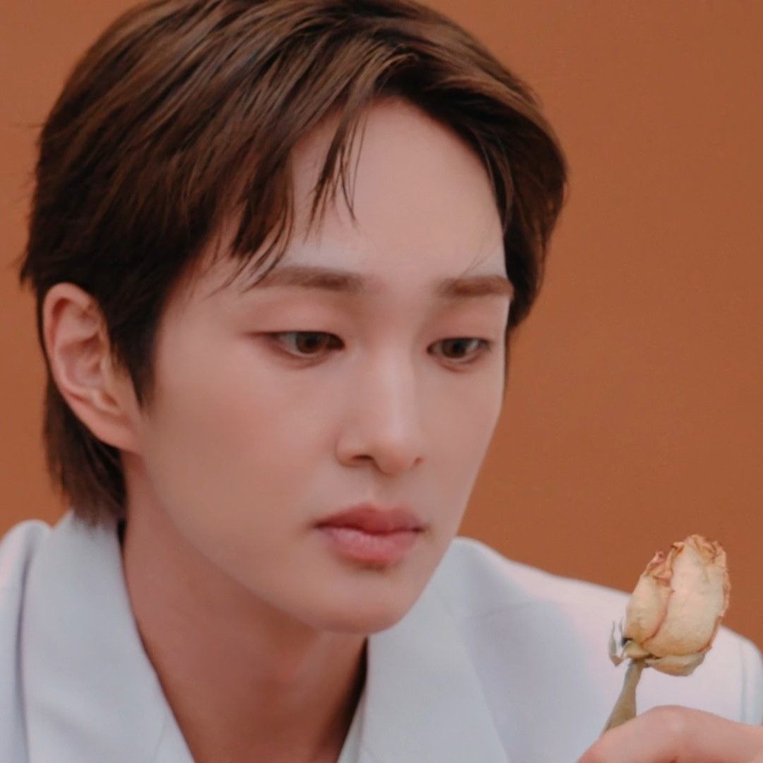 Latest photo of Onew (SHINee)