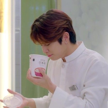 A moment captured by MJ (ASTRO)'s fan