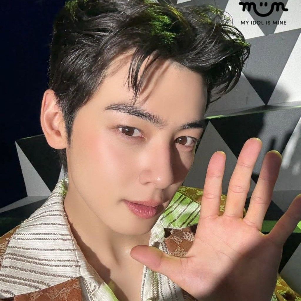 Recent activity shot of Eunwoo (ASTRO)