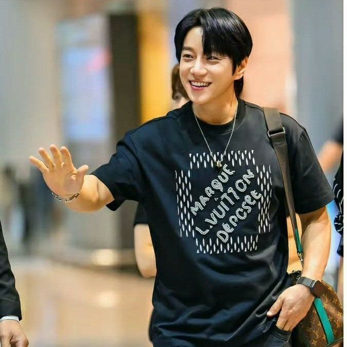 Latest photo of Hwang Chiyeol