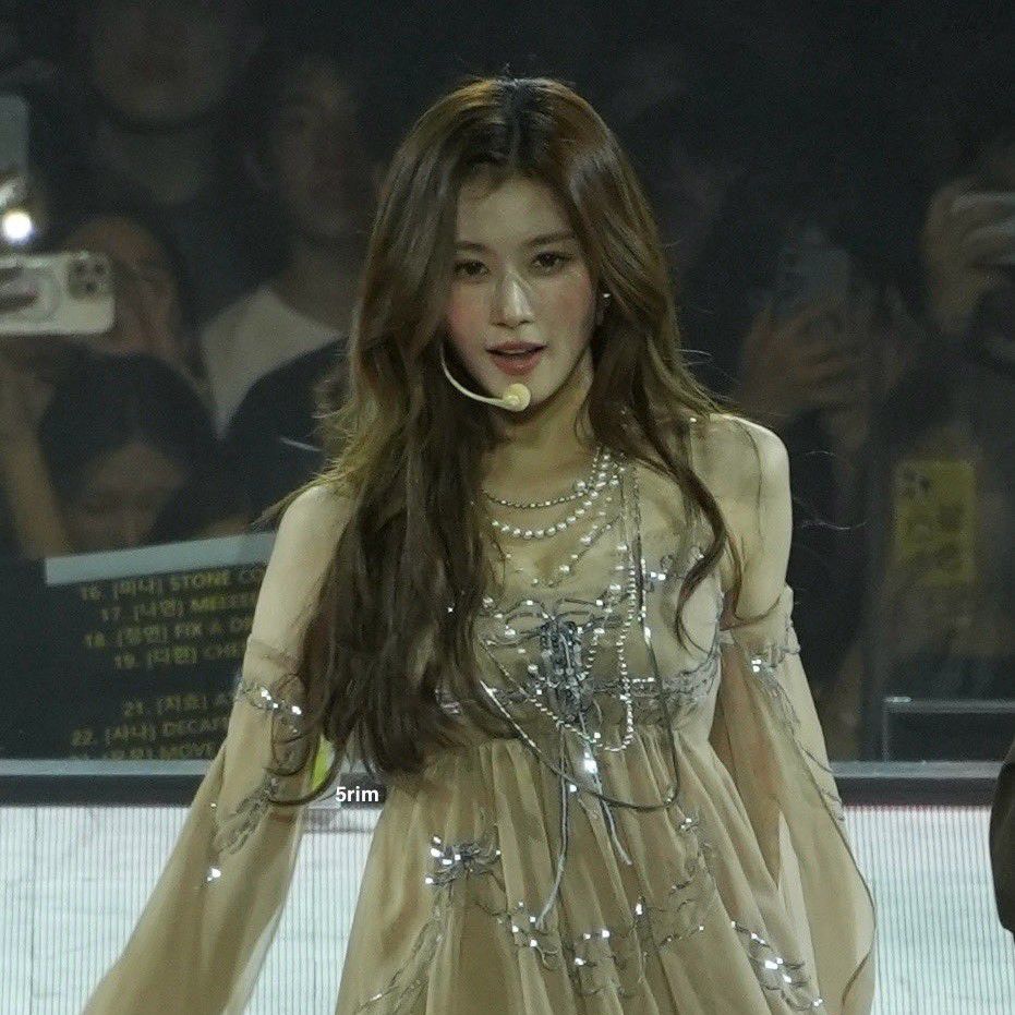 Foto terbaru Sana (TWICE)