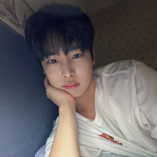 Behind-the-scenes cut of Choi Byungchan