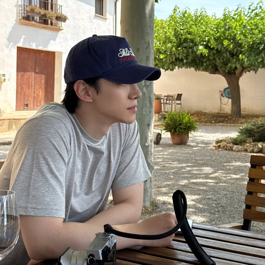 Latest photo of Junho (2PM)