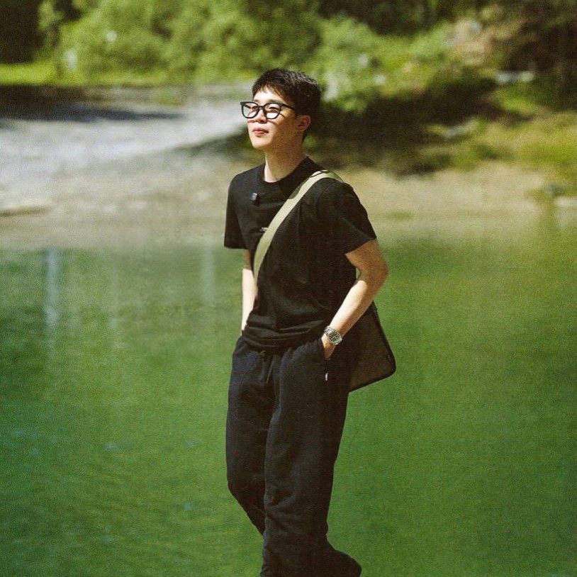 Foto aktivitas terbaru Jimin (BTS)