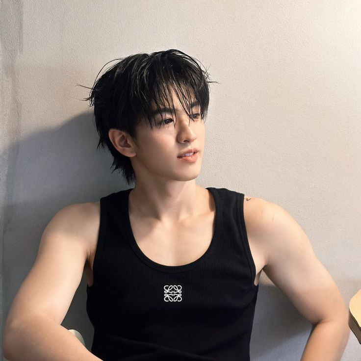 Behind-the-scenes cut of Jinwook (BUS)