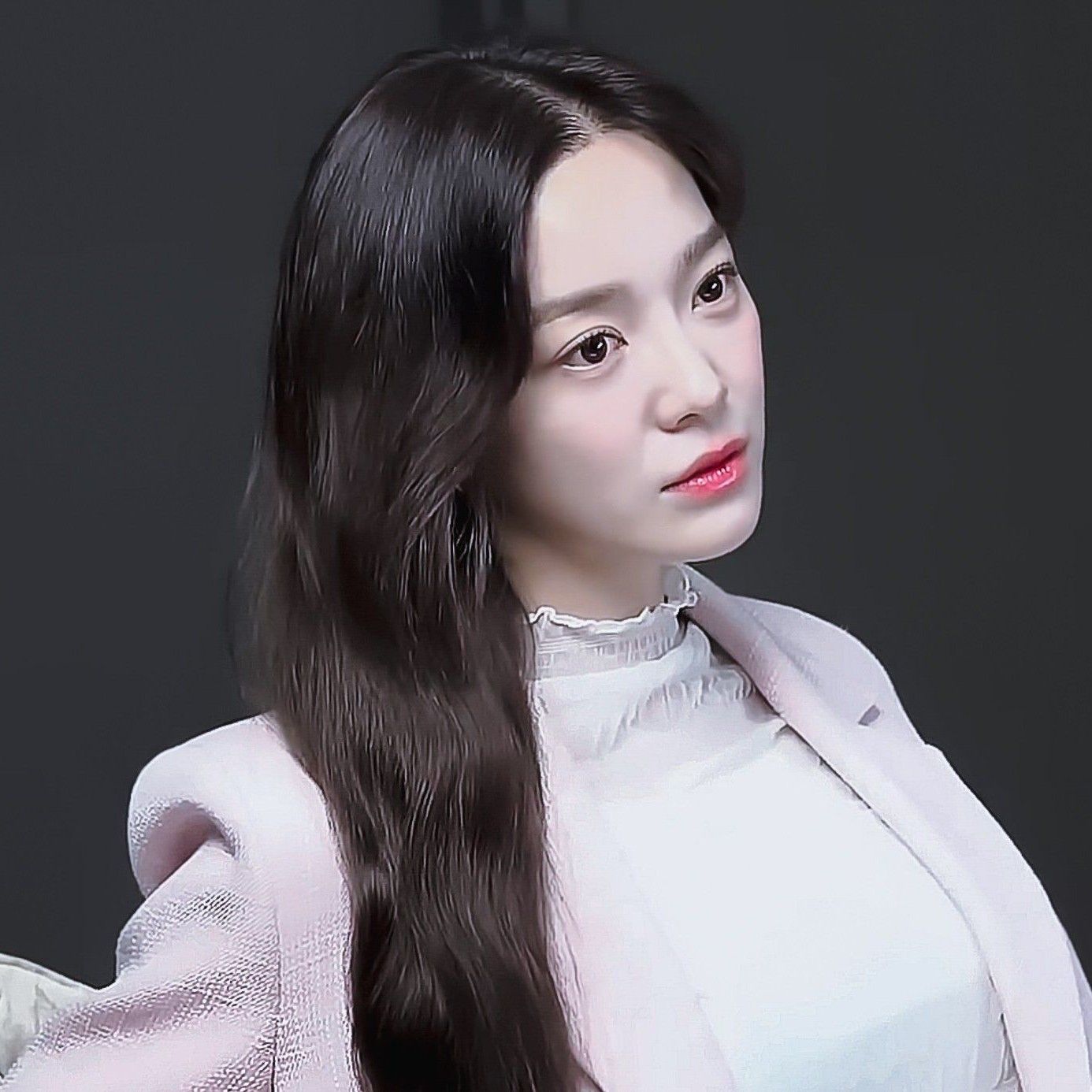 Behind-the-scenes cut of Sejeong