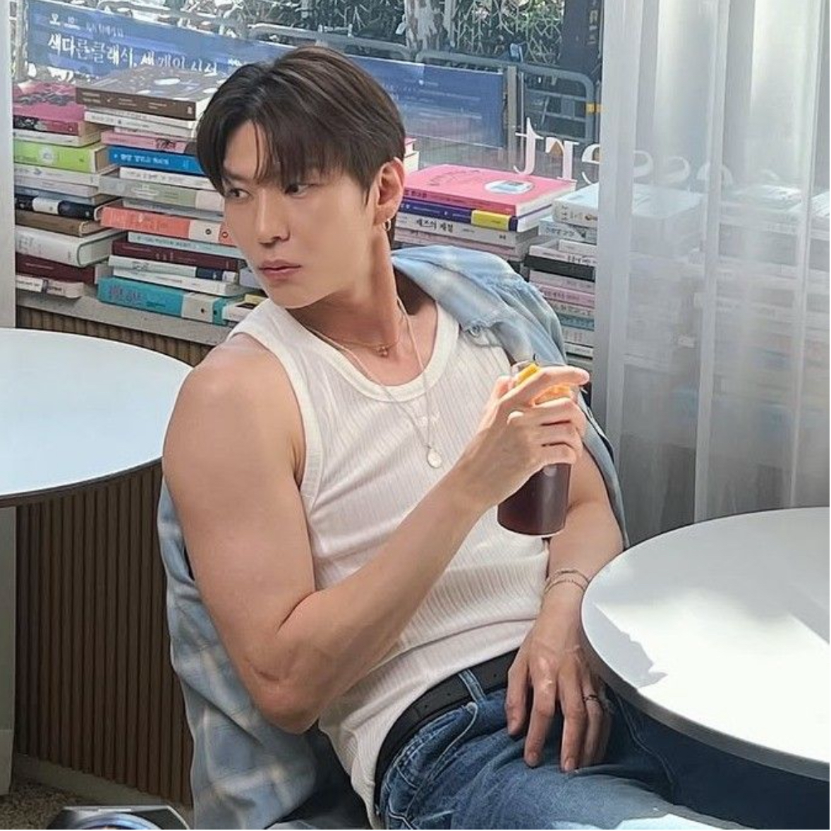 Behind-the-scenes cut of LEO (VIXX)