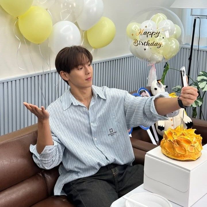 Behind-the-scenes cut of Shownu (MONSTA X)