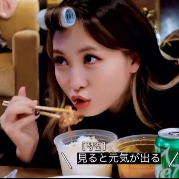 Behind-the-scenes cut of Momo (TWICE)