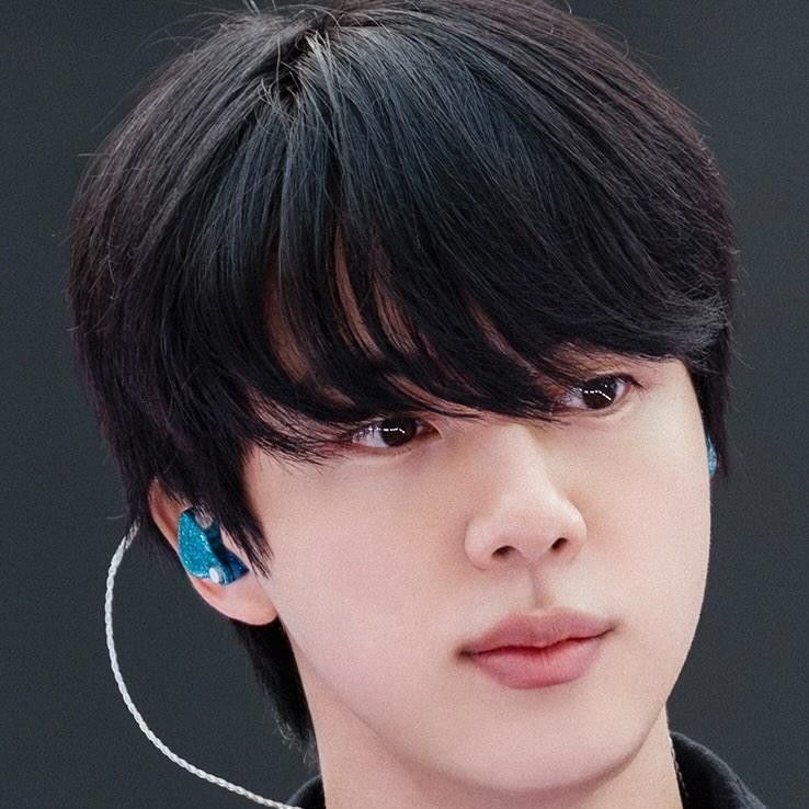 Momen yang diabadikan oleh penggemar Jin (BTS)