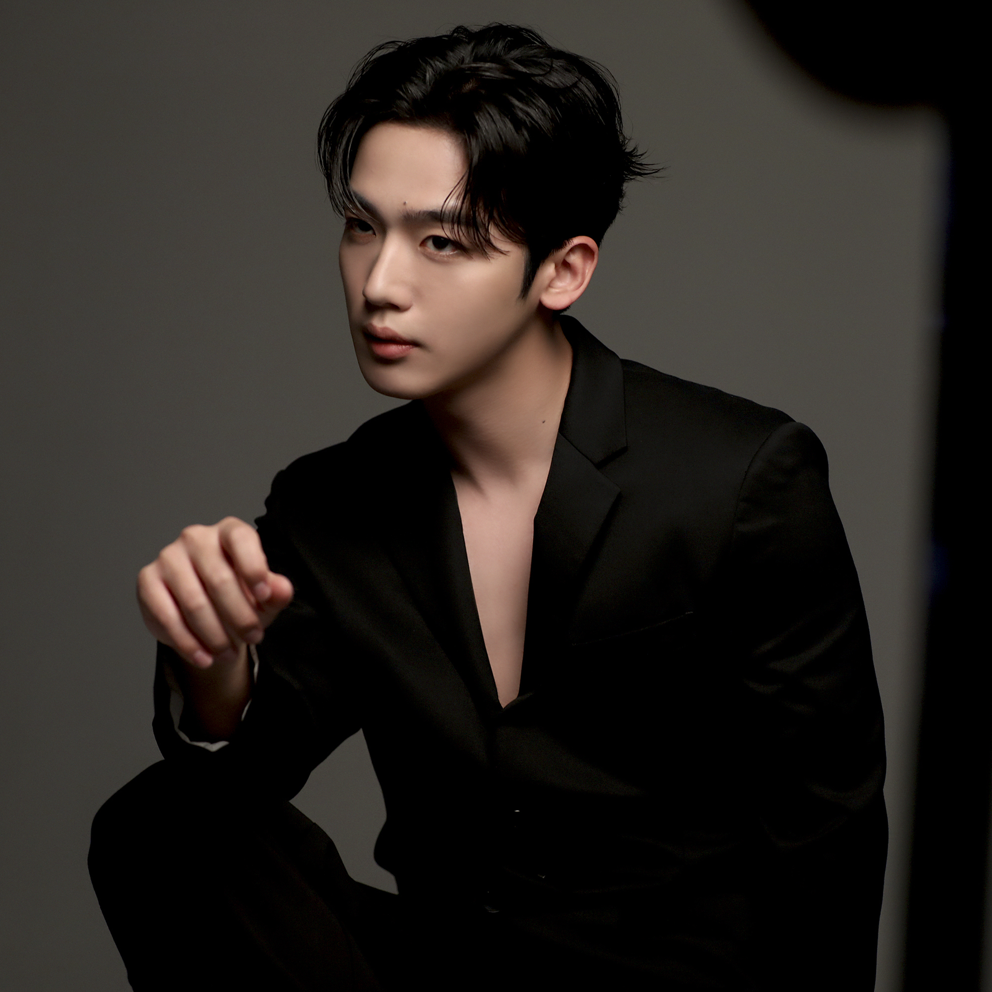 Behind-the-scenes cut of Kim Yohan (WEi)