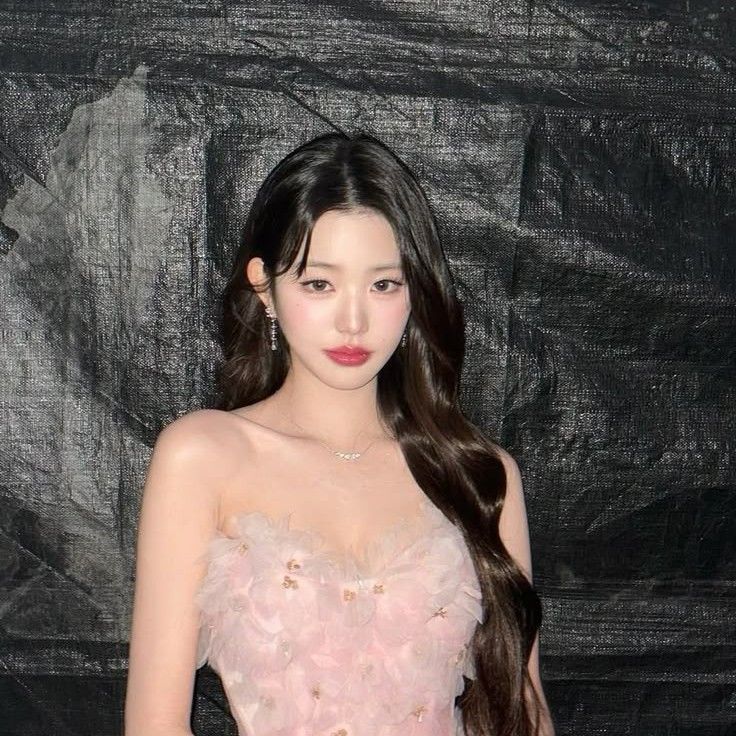 Behind-the-scenes cut of Jang Wonyoung (IVE)
