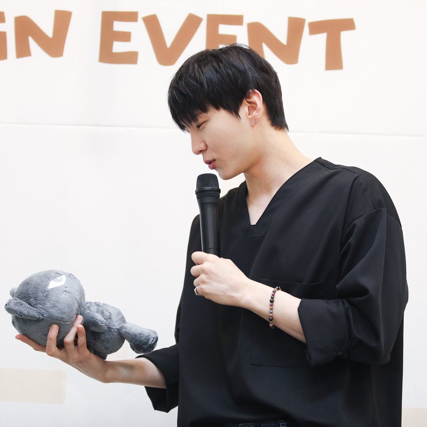Recent activity shot of LEO (VIXX)