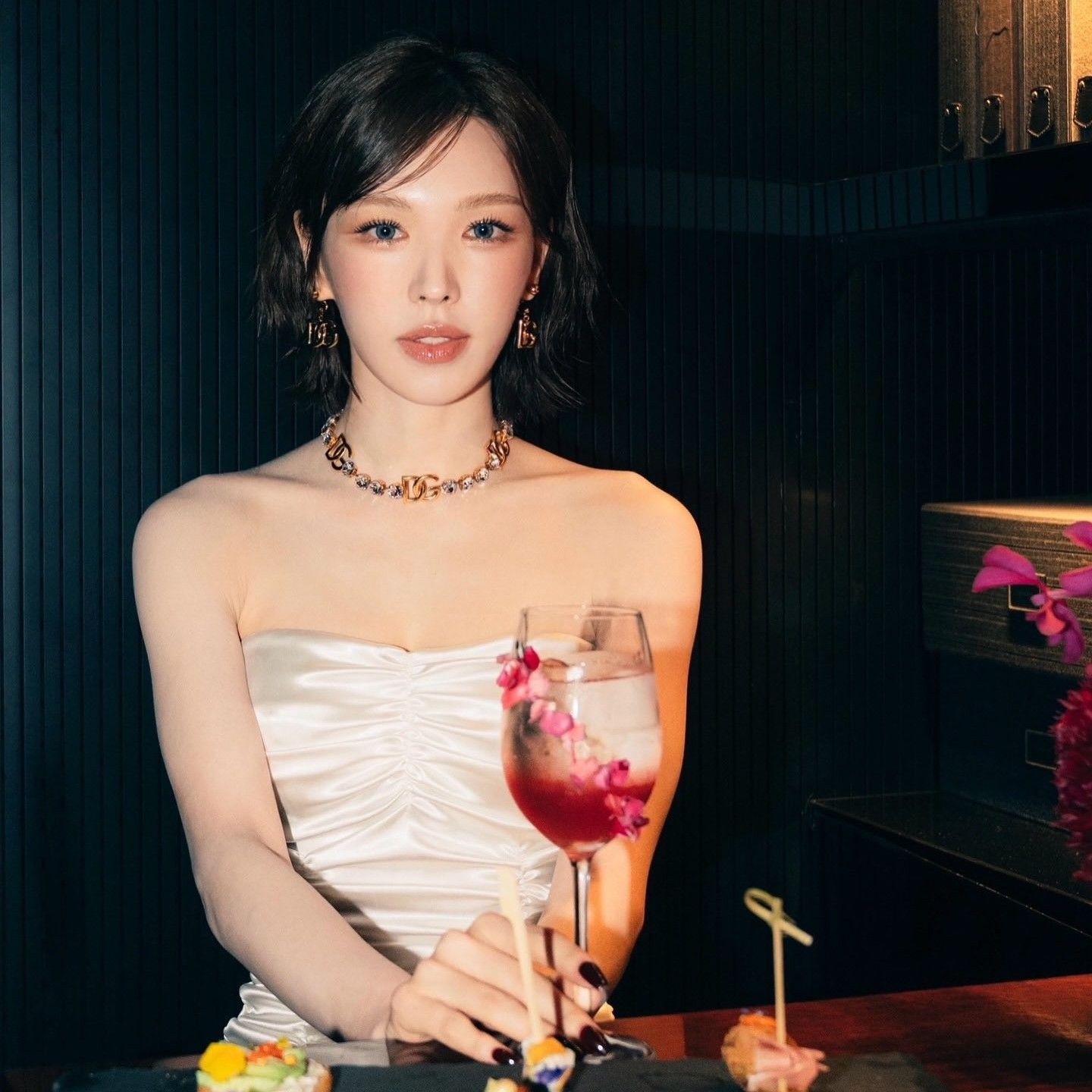 Behind-the-scenes cut of Wendy (Red Velvet)