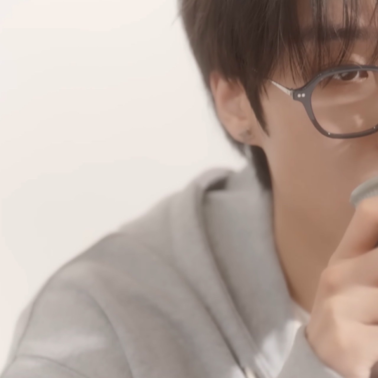 Behind-the-scenes cut of Jacob (THE BOYZ)