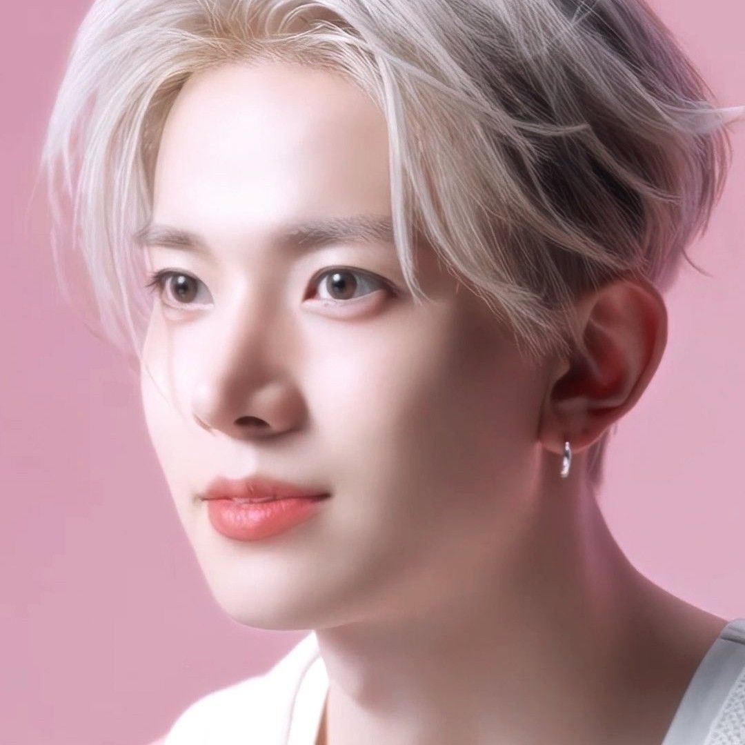 Latest photo of Heeseung (ENHYPEN)